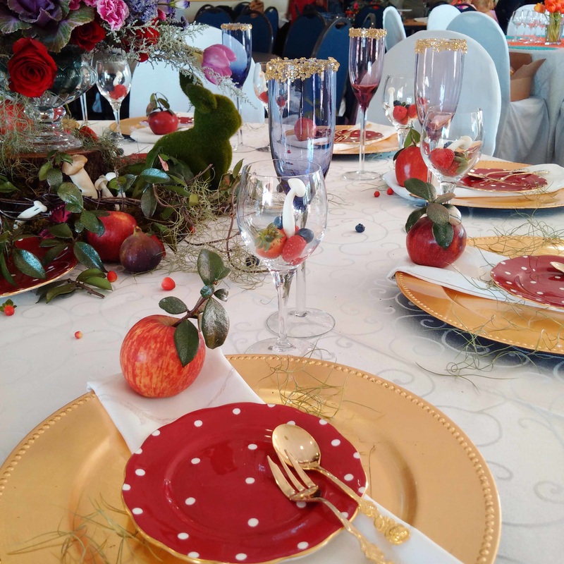 Red and gold decor table ideas.